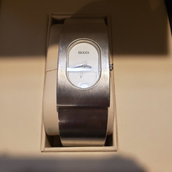 Gucci 2400 series watch